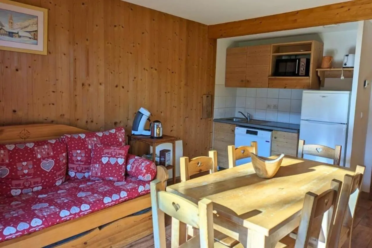Chalet Moeki Acces Piscine Sauna Les Deserts  0*, Les Deserts (Savoie)